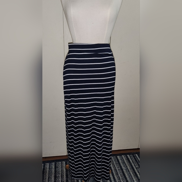 Bluenotes striped women’s small maxi skirt with side slit - Picture 2 of 6